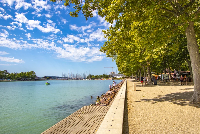 Drágul a parkolás Balatonfüreden 2025-ben