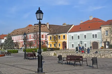 Od 1. januára sa vo Váci zvýšia parkovacie poplatky