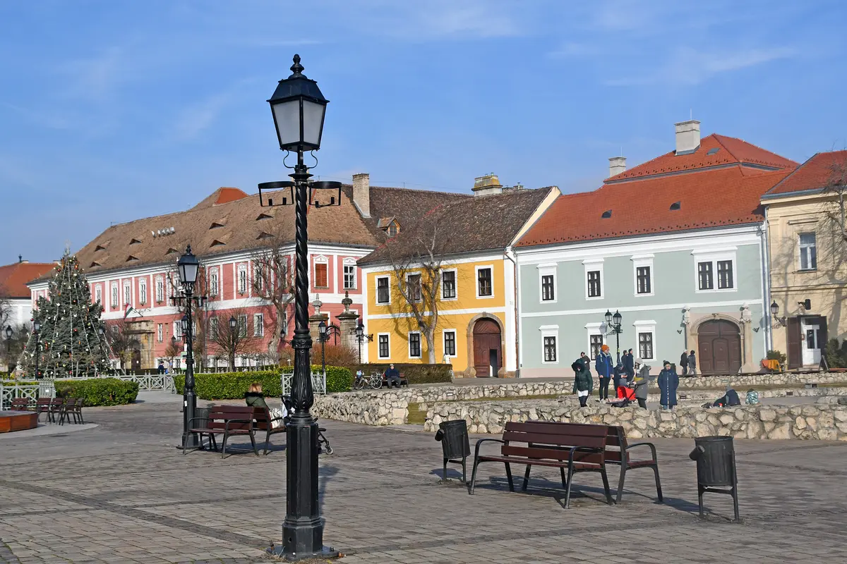Od 1. januára sa vo Váci zvýšia parkovacie poplatky