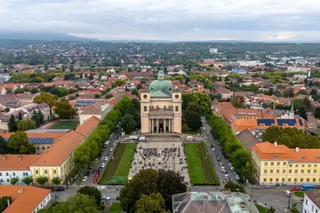 Parking in Vác 2026: attractions and driving information