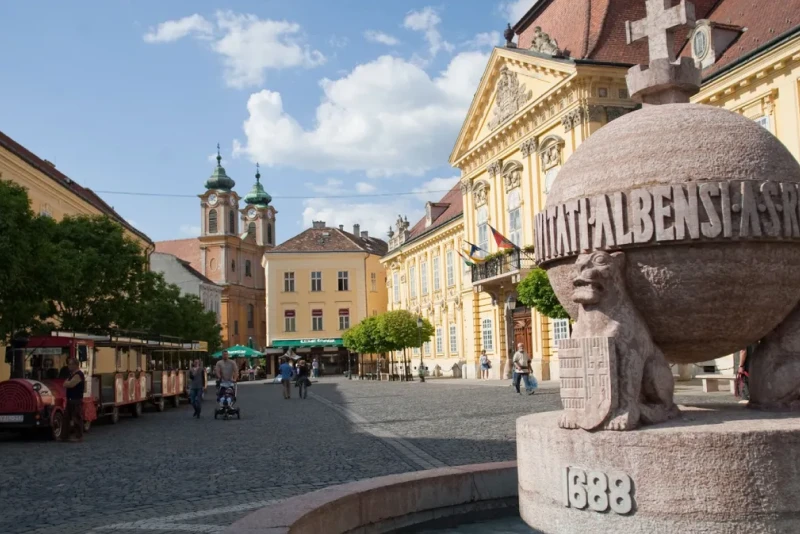 Székesfehérvár gezilecek yerler ve park etme bilgileri