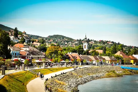 Parkovanie v Szentendre 2026: zóny a pamiatky